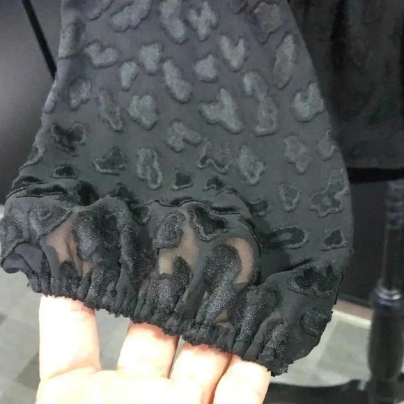 Ann Taylor Peplum Waist,lace like overlay,lined, round neck,long sleeve top - Picture 5 of 10